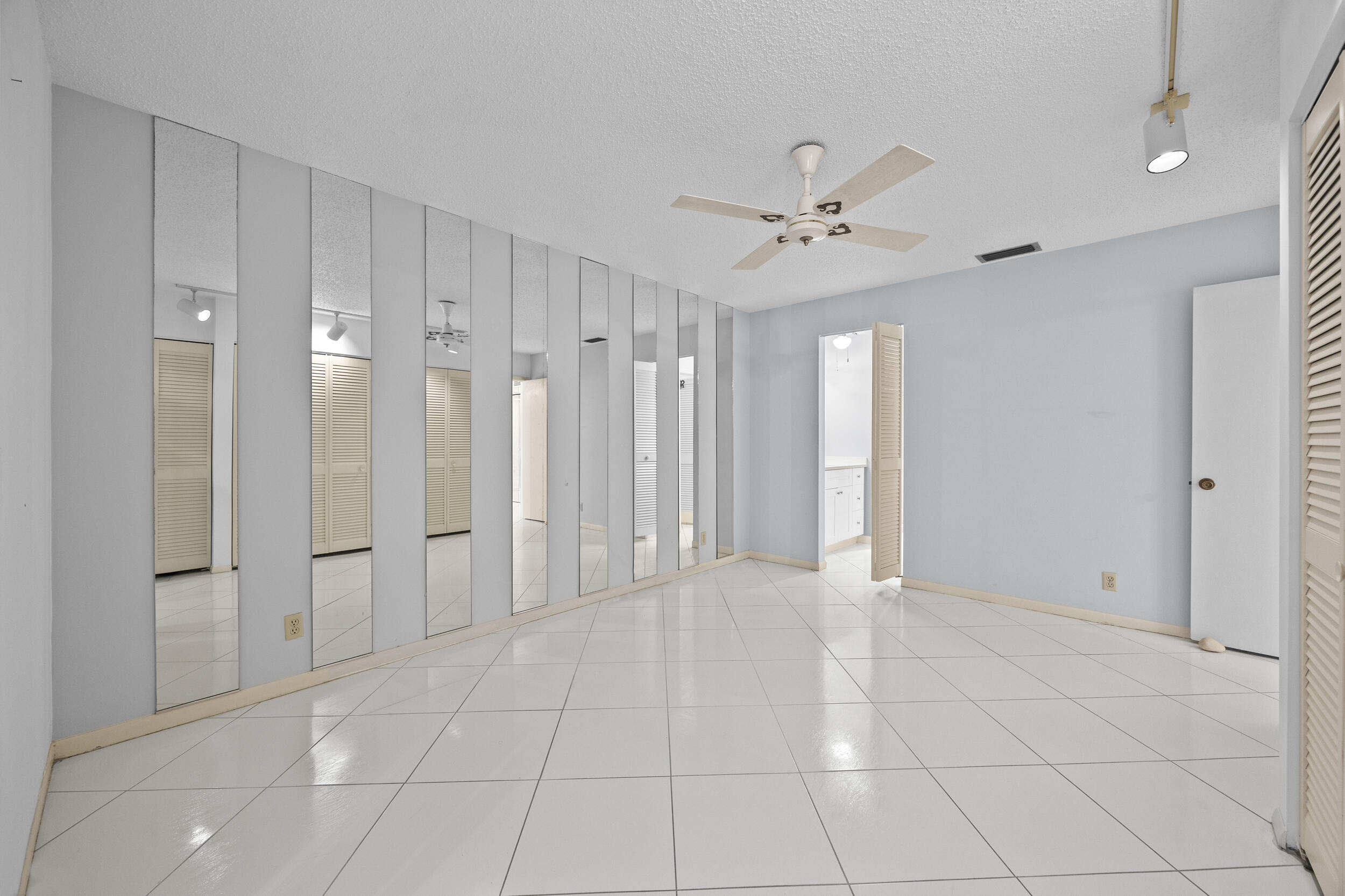 PALM GREENS AT VILLA DEL RAY CONDO I - Residential