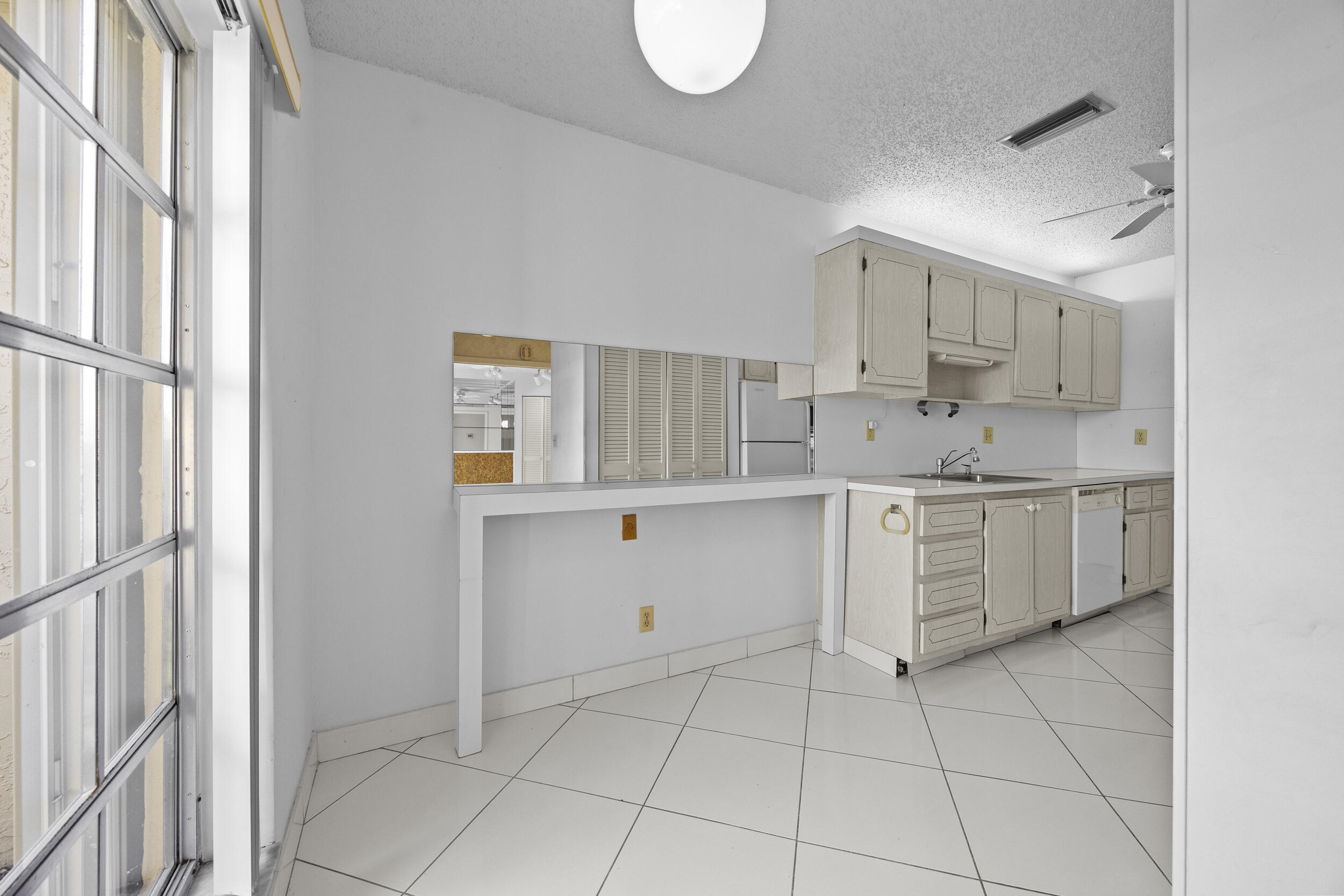 PALM GREENS AT VILLA DEL RAY CONDO I - Residential