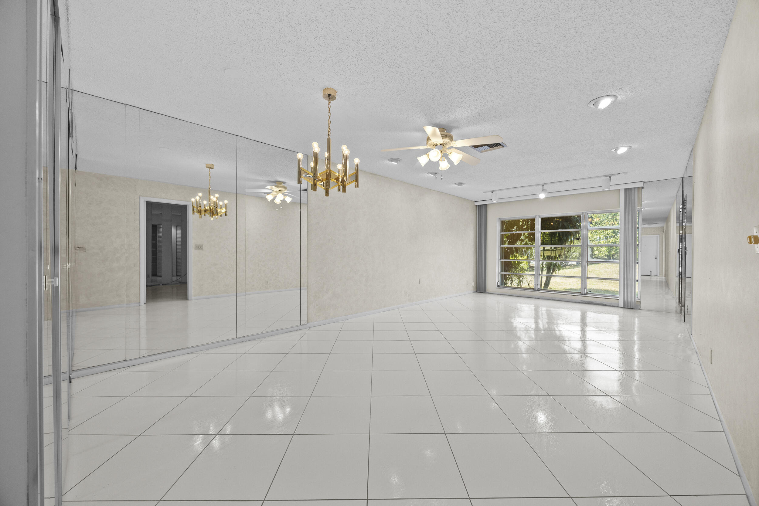 PALM GREENS AT VILLA DEL RAY CONDO I - Residential