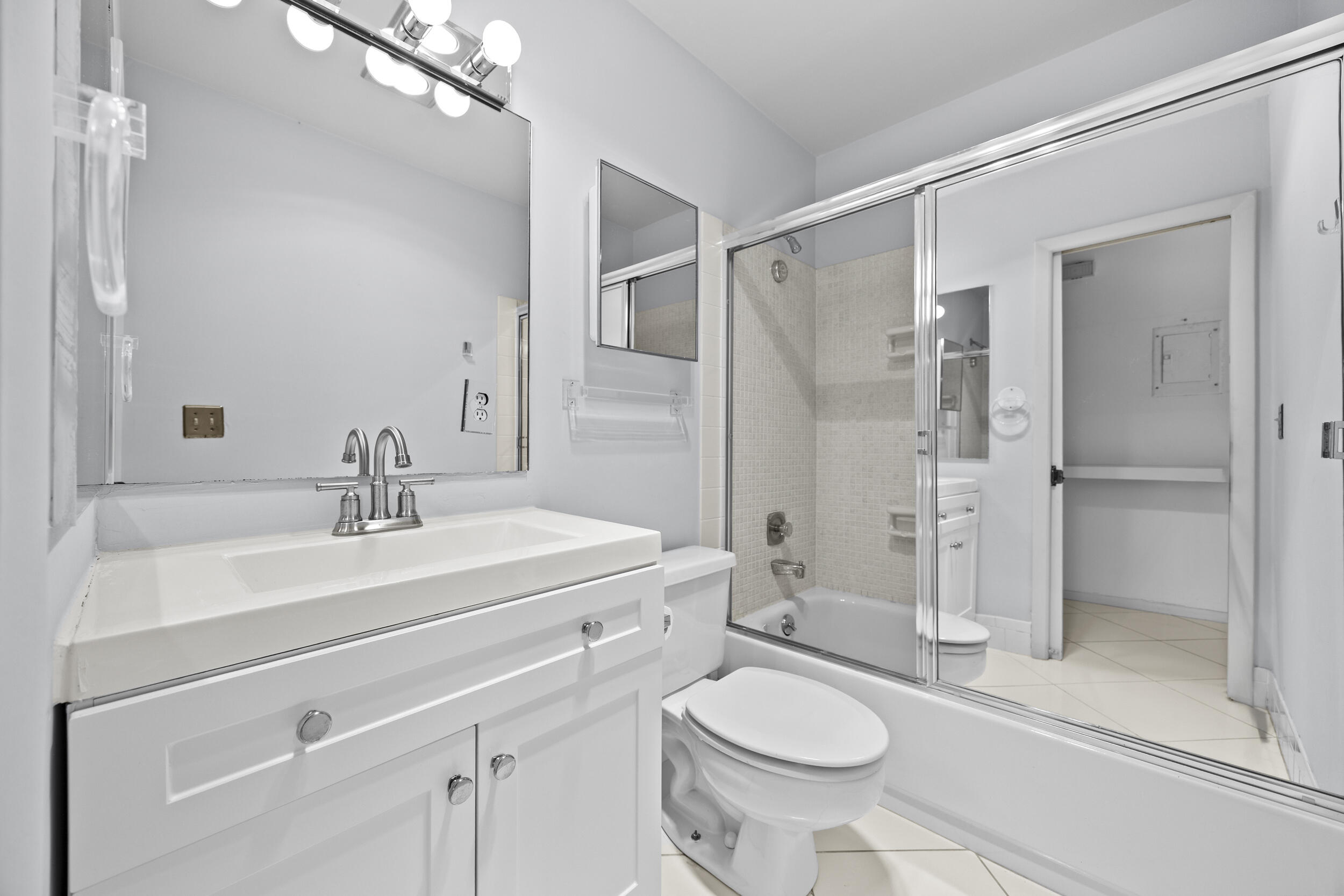 PALM GREENS AT VILLA DEL RAY CONDO I - Residential