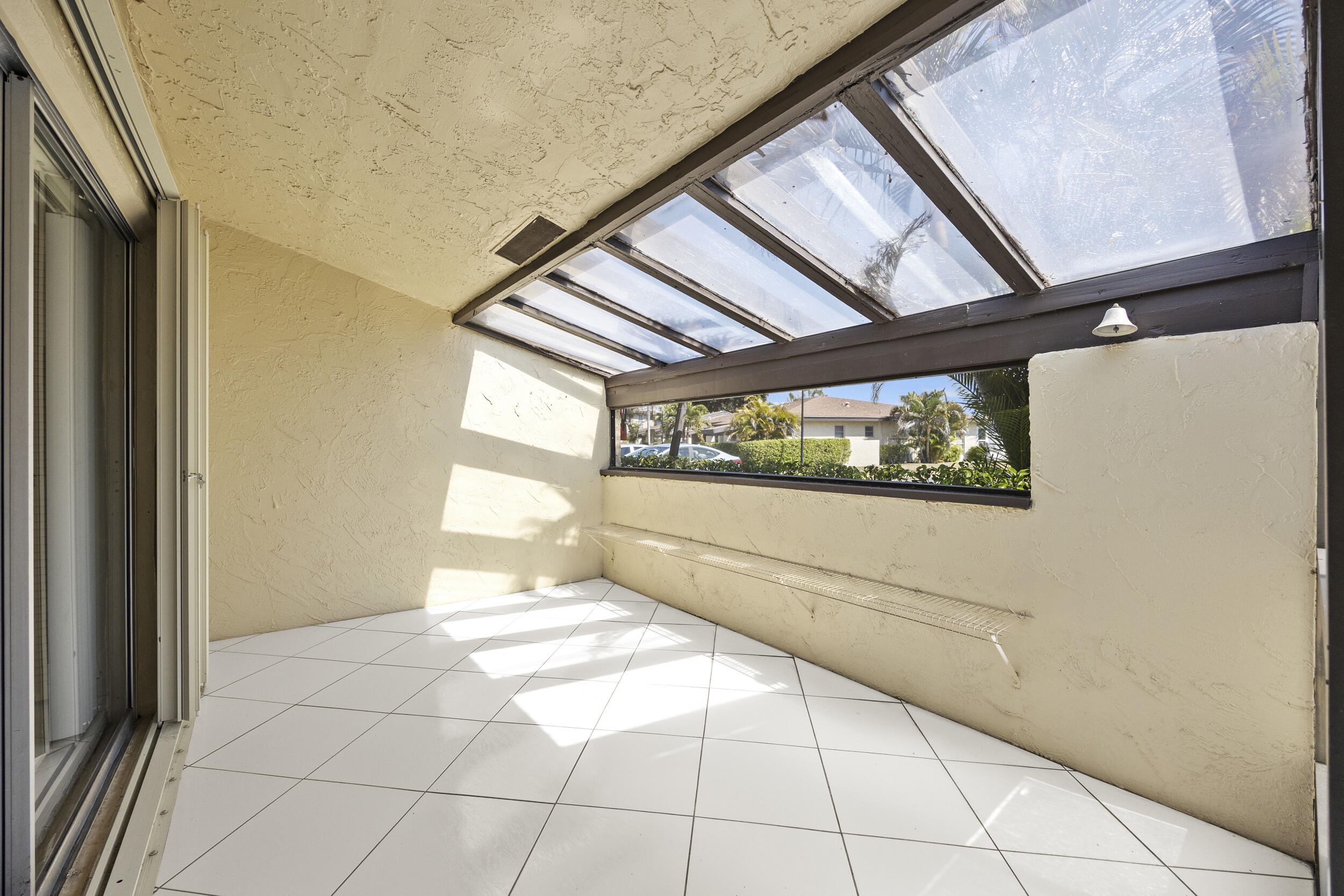 PALM GREENS AT VILLA DEL RAY CONDO I - Residential