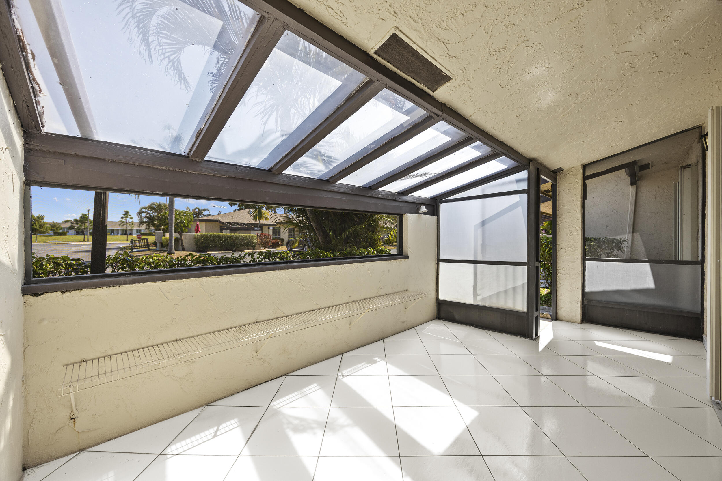 PALM GREENS AT VILLA DEL RAY CONDO I - Residential