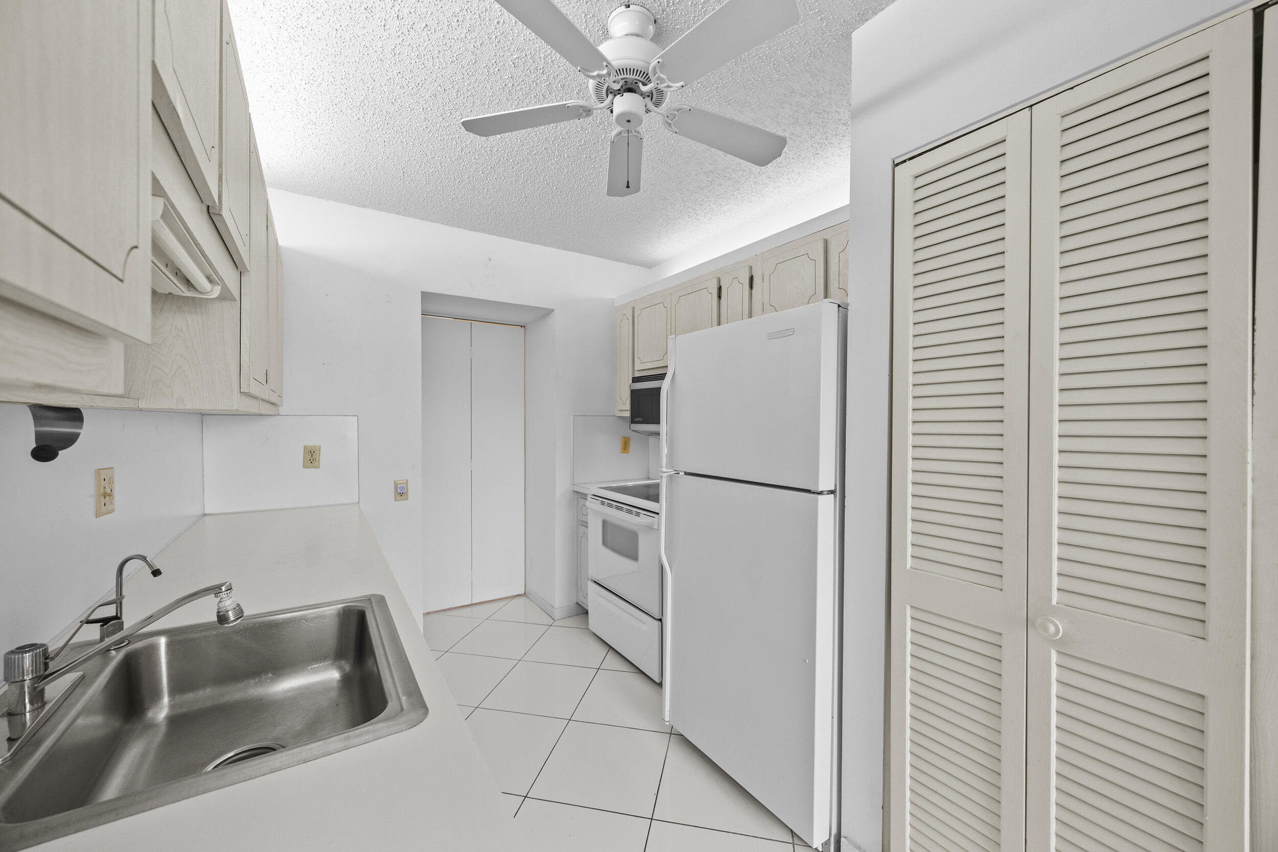 PALM GREENS AT VILLA DEL RAY CONDO I - Residential