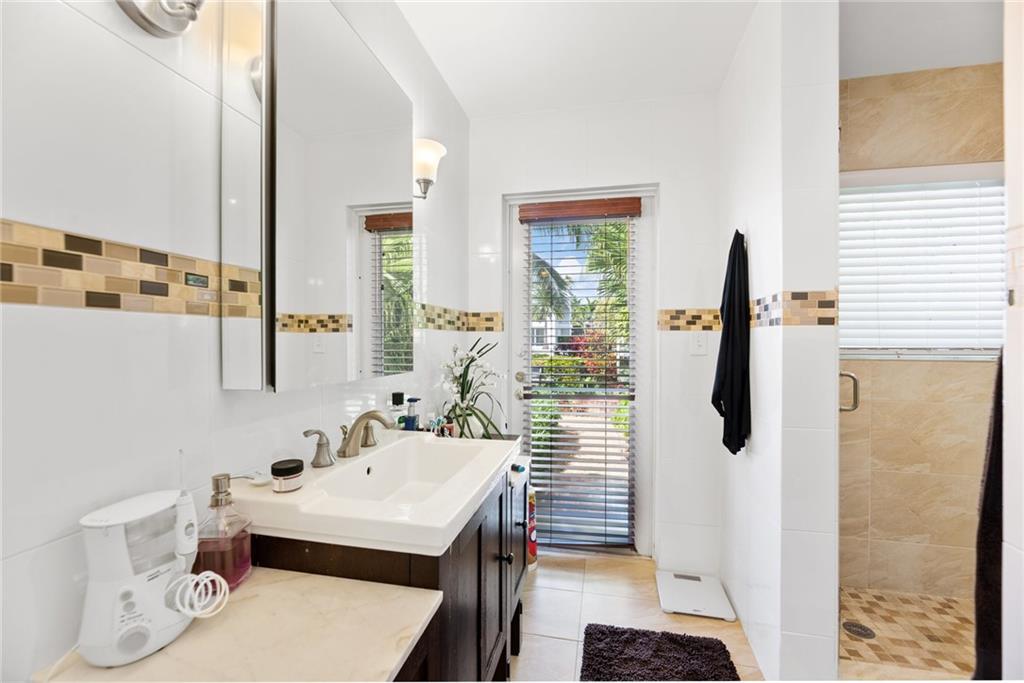 LAS OLAS ISLES - Residential