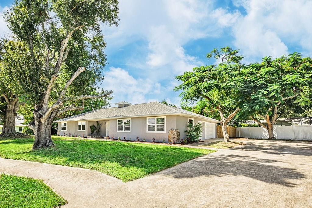 Photo of 300 Riomar Drive, Port Saint Lucie, FL 34952 (MLS # F10548226)