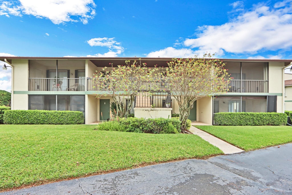 Photo of 6313 Chasewood Drive #B, Jupiter, FL 33458 (MLS # R11060257)