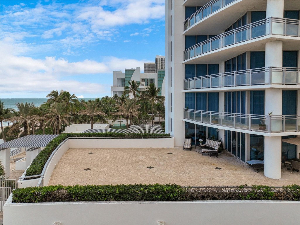 Diplomat Oceanfront Resid - Residential