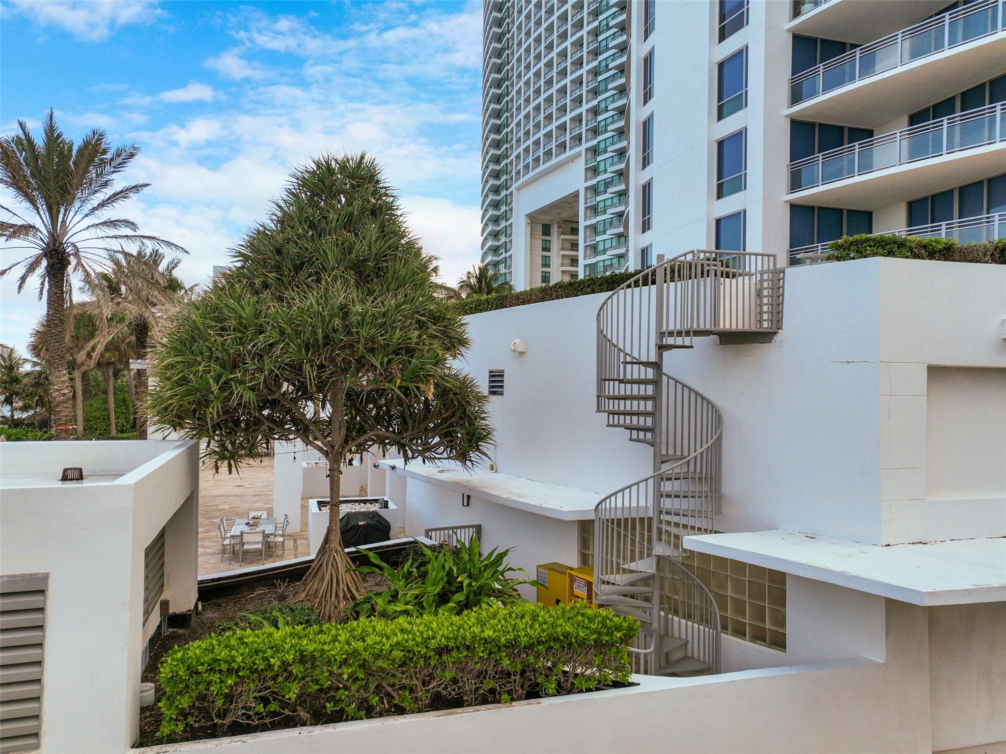 Diplomat Oceanfront Resid - Residential