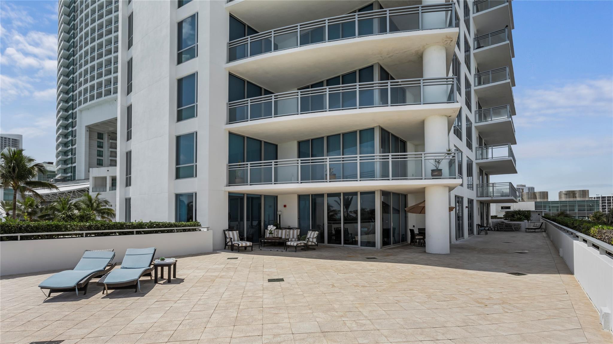 Diplomat Oceanfront Resid - Residential