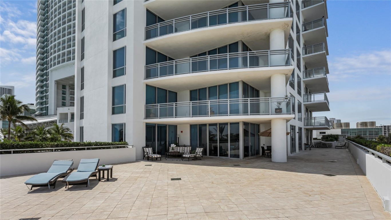 Diplomat Oceanfront Resid - Residential