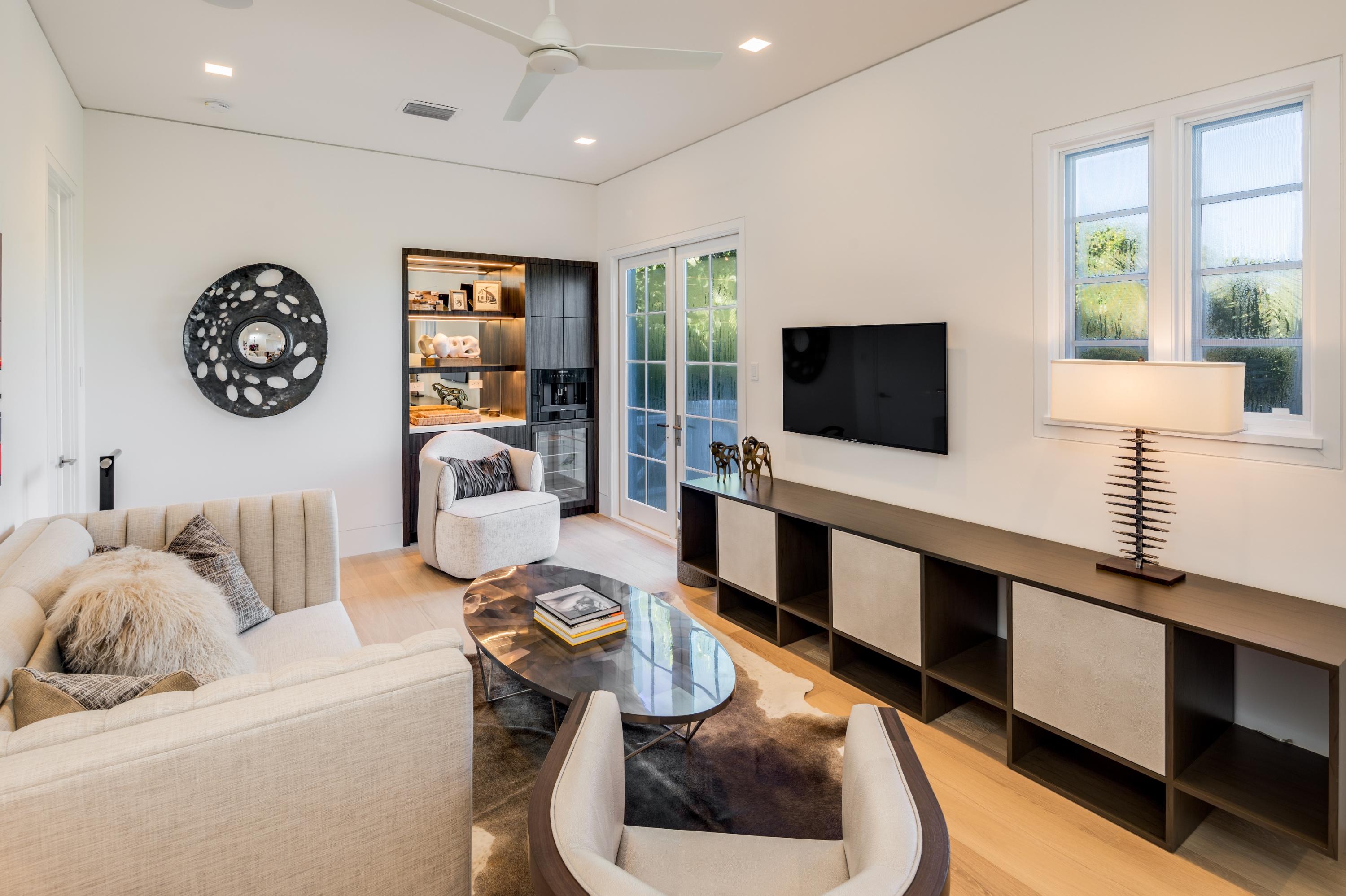 M M W BEACHHOUSE LOT PL - Residential