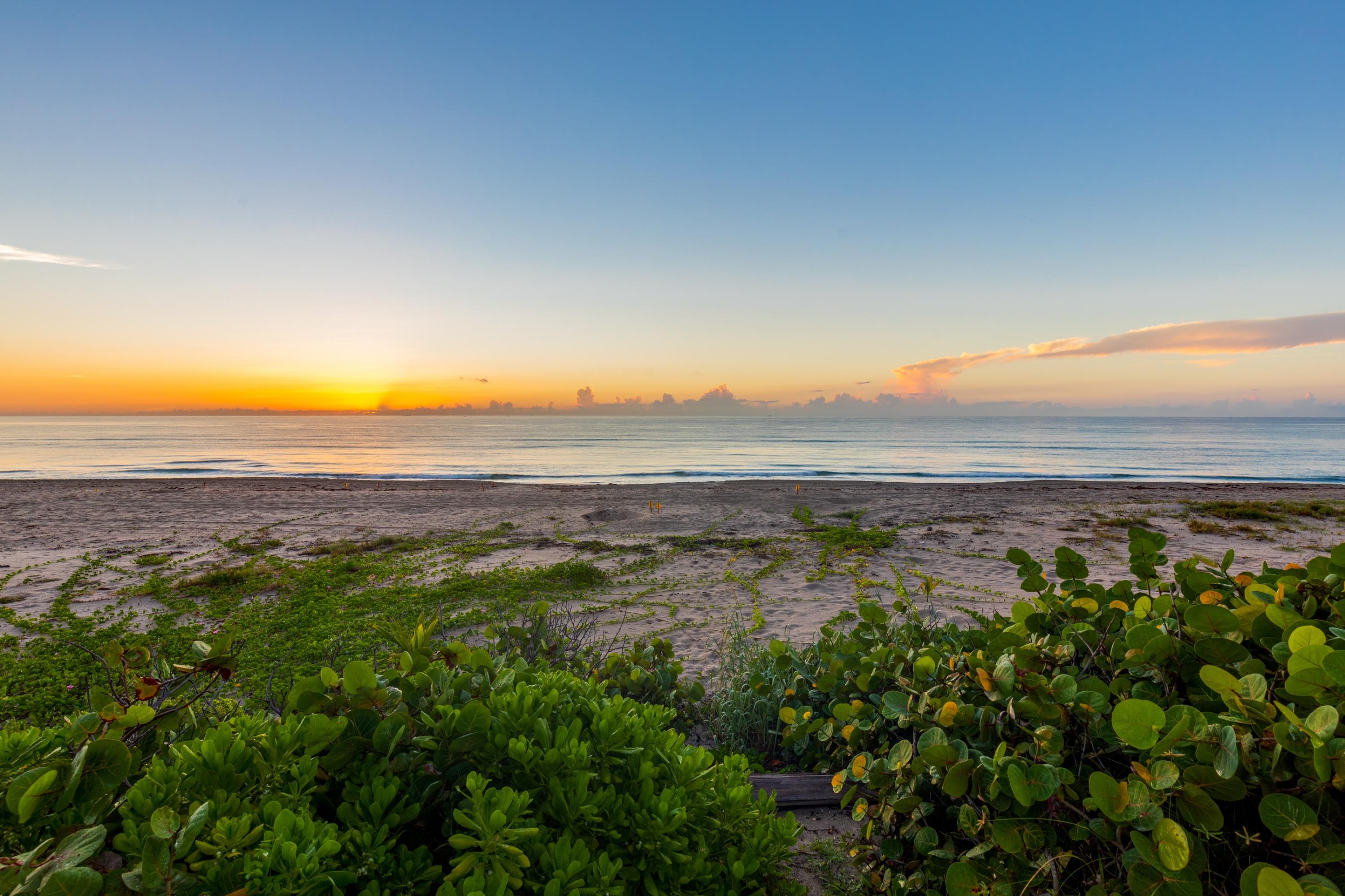 M M W BEACHHOUSE LOT PL - Residential