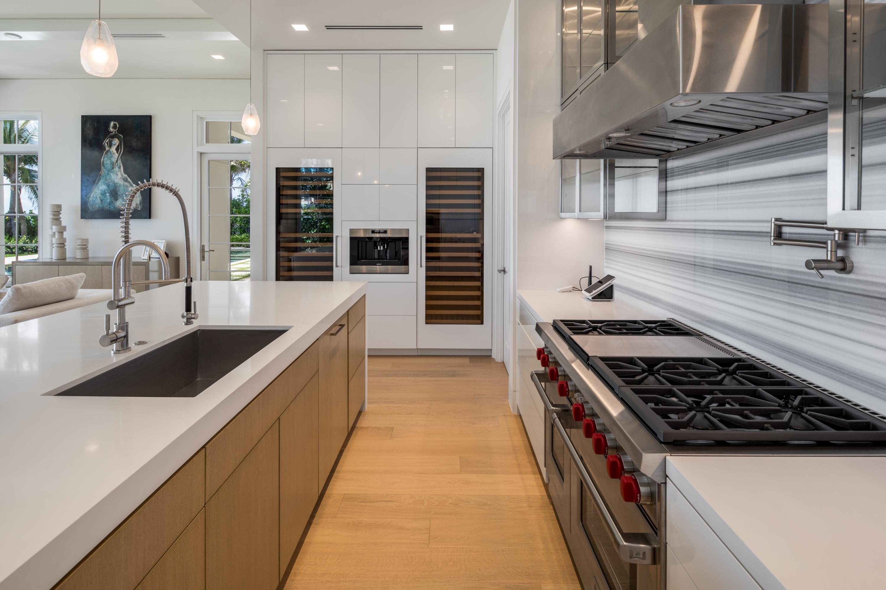 M M W BEACHHOUSE LOT PL - Residential