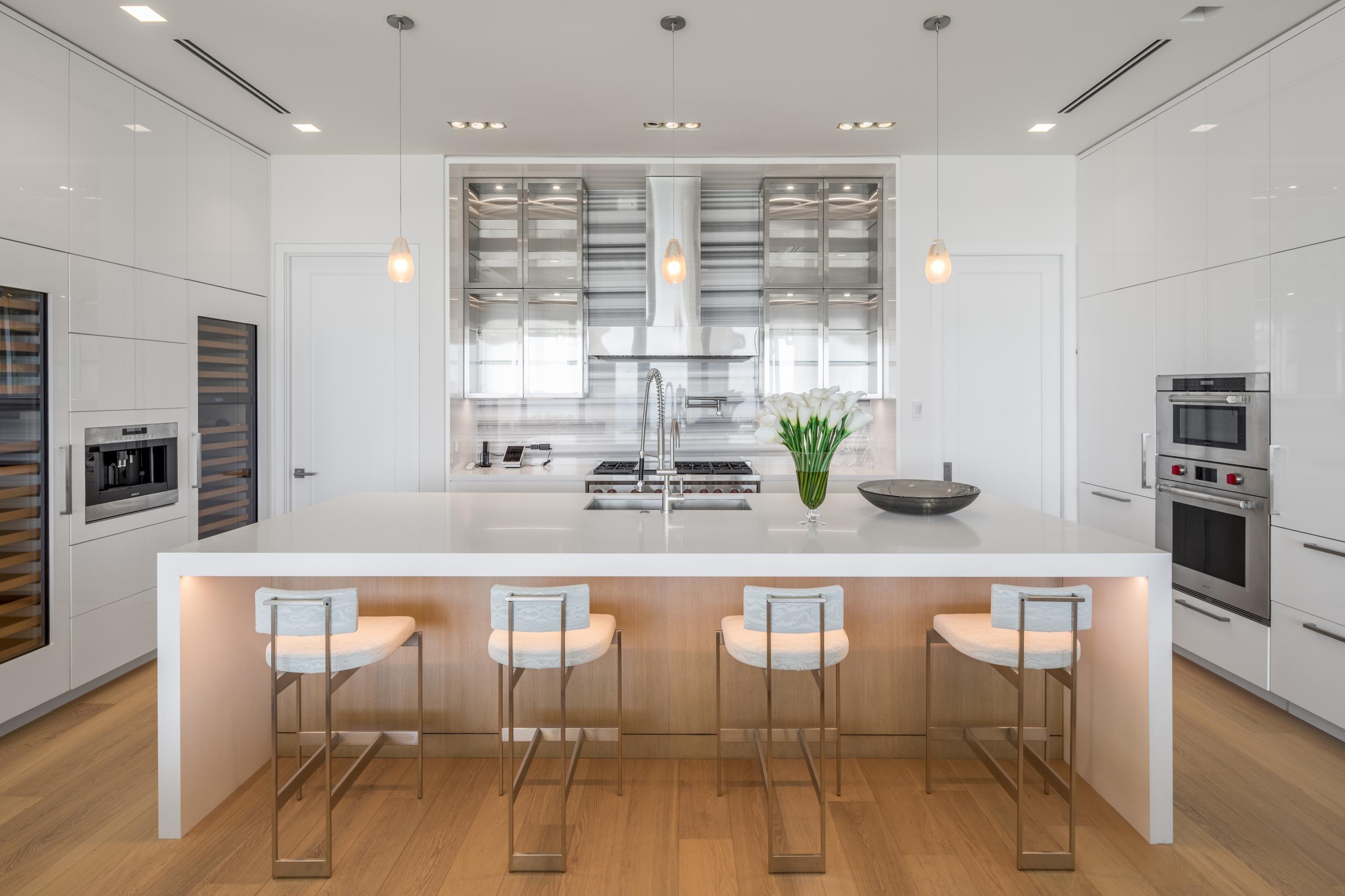 M M W BEACHHOUSE LOT PL - Residential