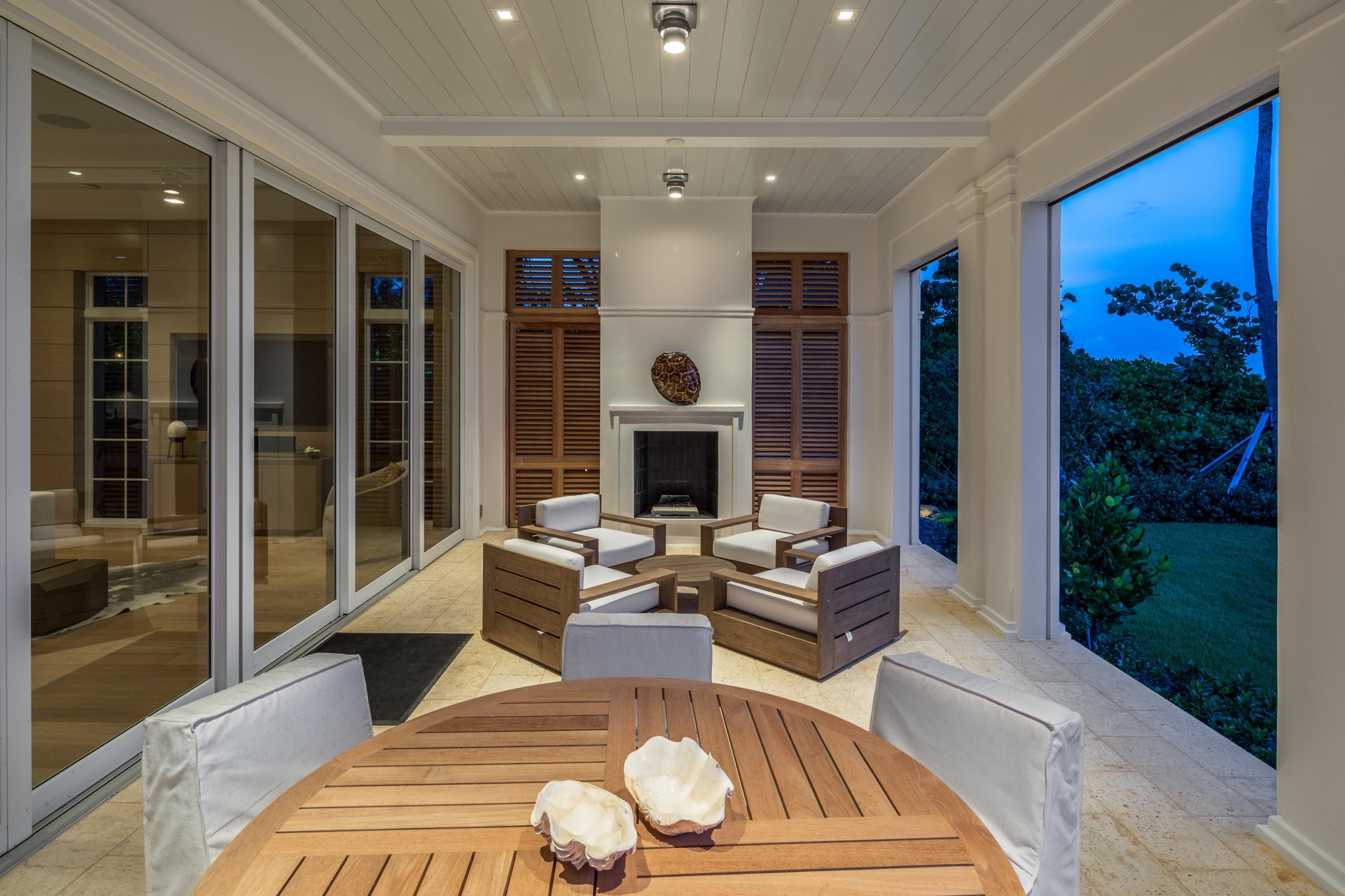 M M W BEACHHOUSE LOT PL - Residential