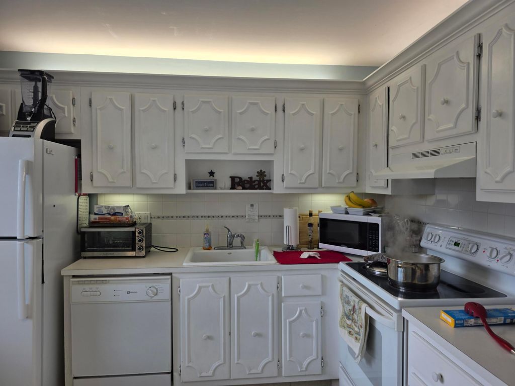 Photo of 717 S Us Hwy 1 #206, Jupiter, FL 33477 (MLS # B26026679)