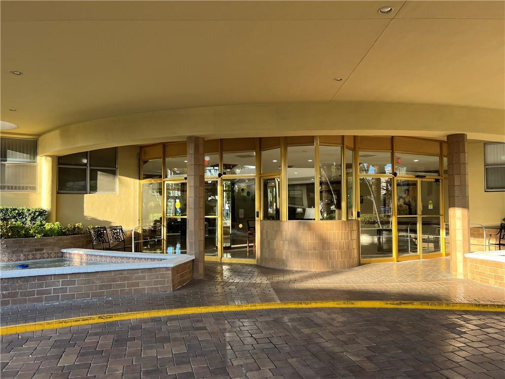 Lake Point Tower Condo - Residential