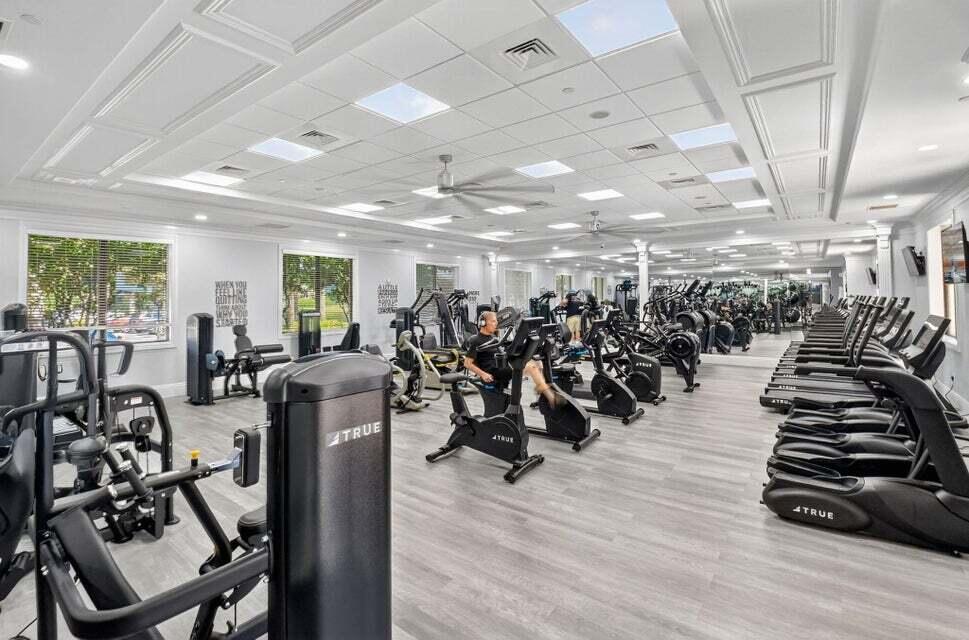 VALENCIA PALMS 6 - Residential Lease