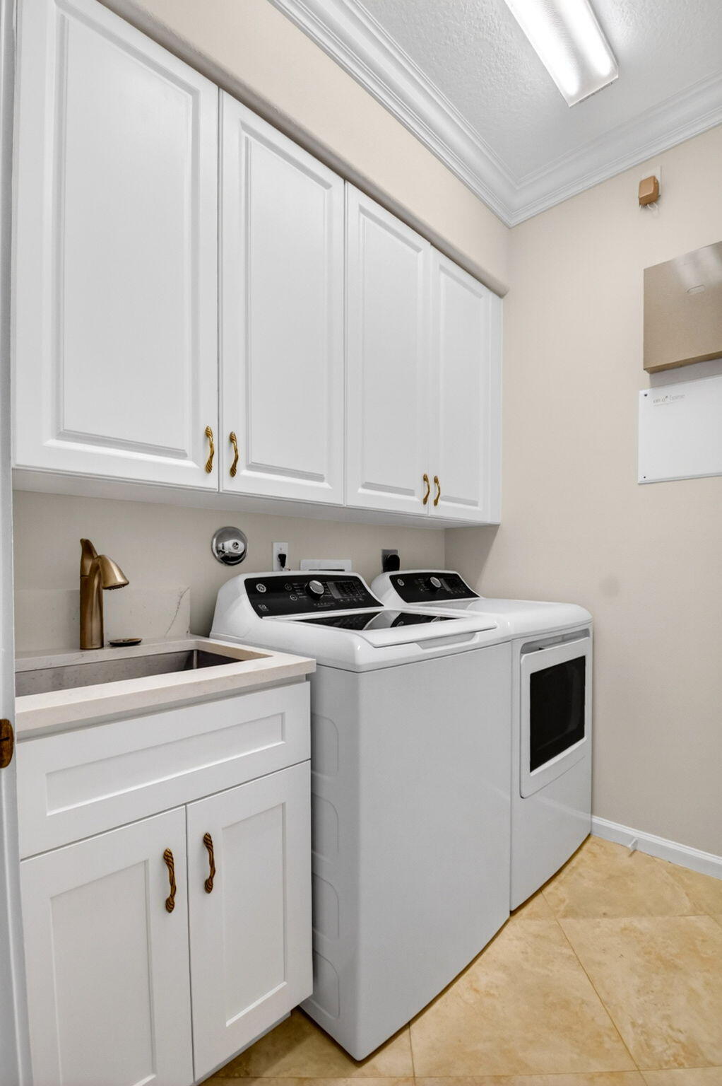 VALENCIA PALMS 6 - Residential Lease