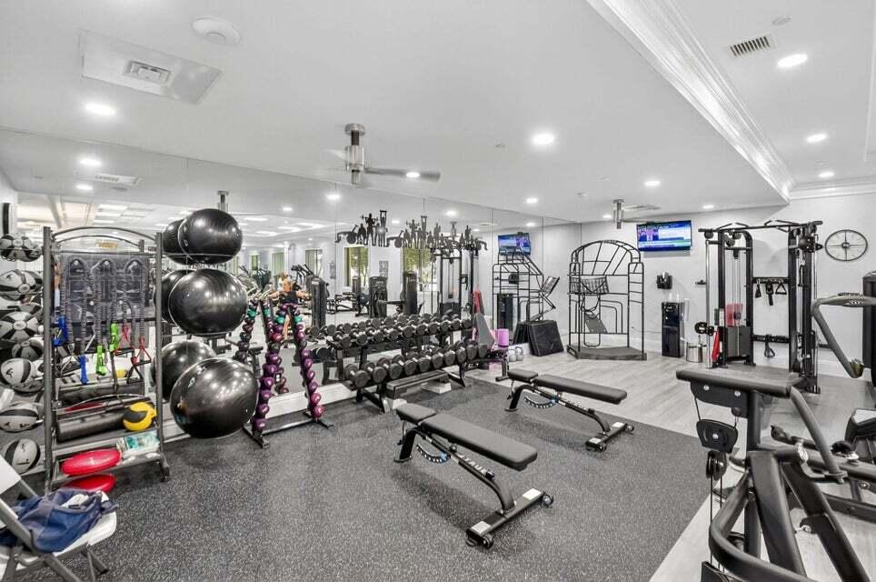 VALENCIA PALMS 6 - Residential Lease