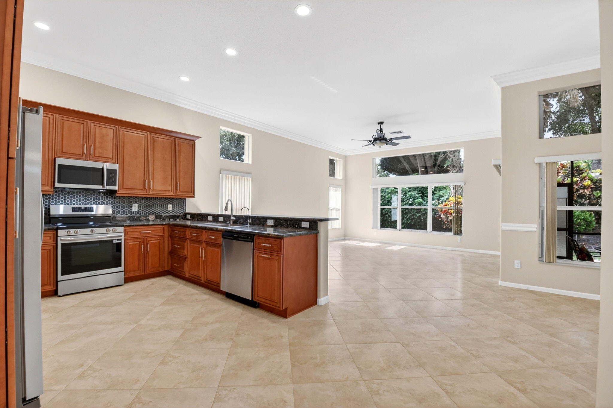 VALENCIA PALMS 6 - Residential Lease