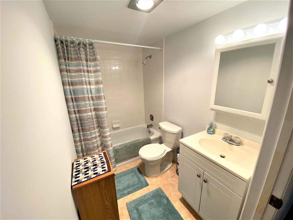 VILLAGE GREEN KENSINGTON CONDO - Residential