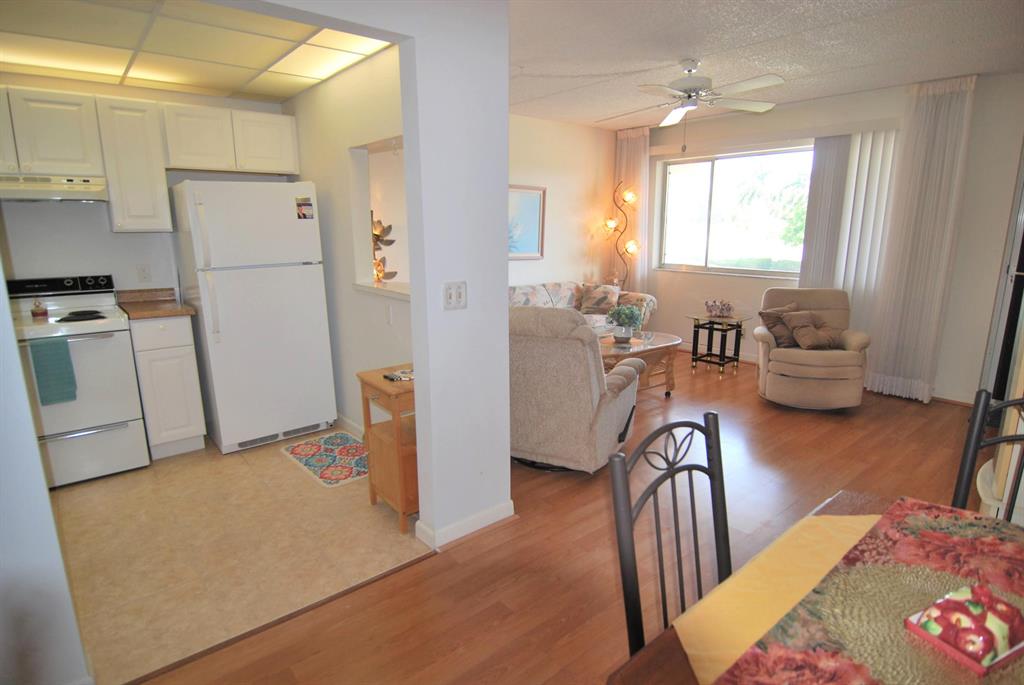 VILLAGE GREEN KENSINGTON CONDO - Residential