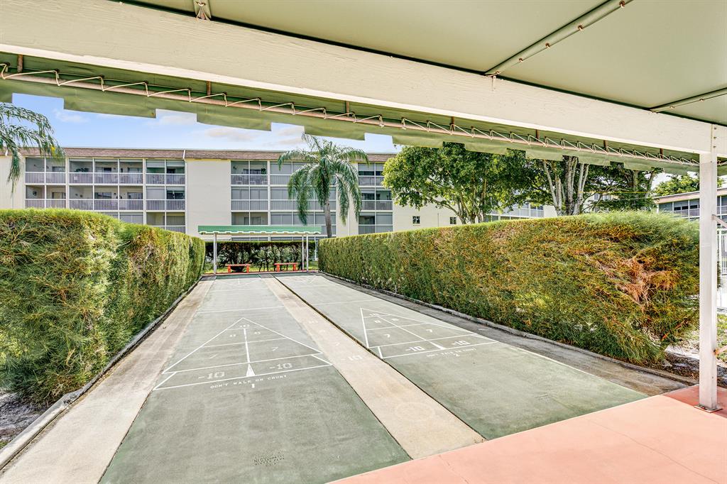 VILLAGE GREEN KENSINGTON CONDO - Residential