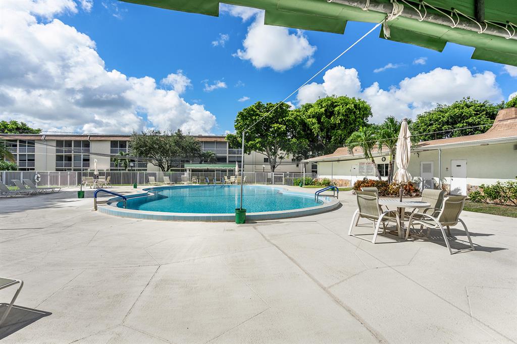 VILLAGE GREEN KENSINGTON CONDO - Residential