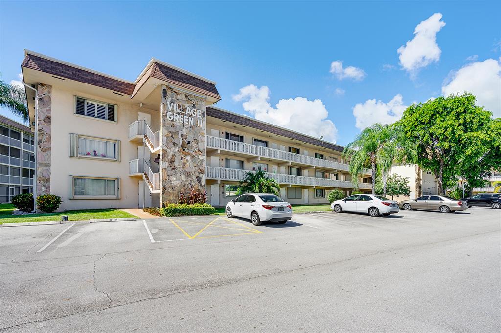 VILLAGE GREEN KENSINGTON CONDO - Residential