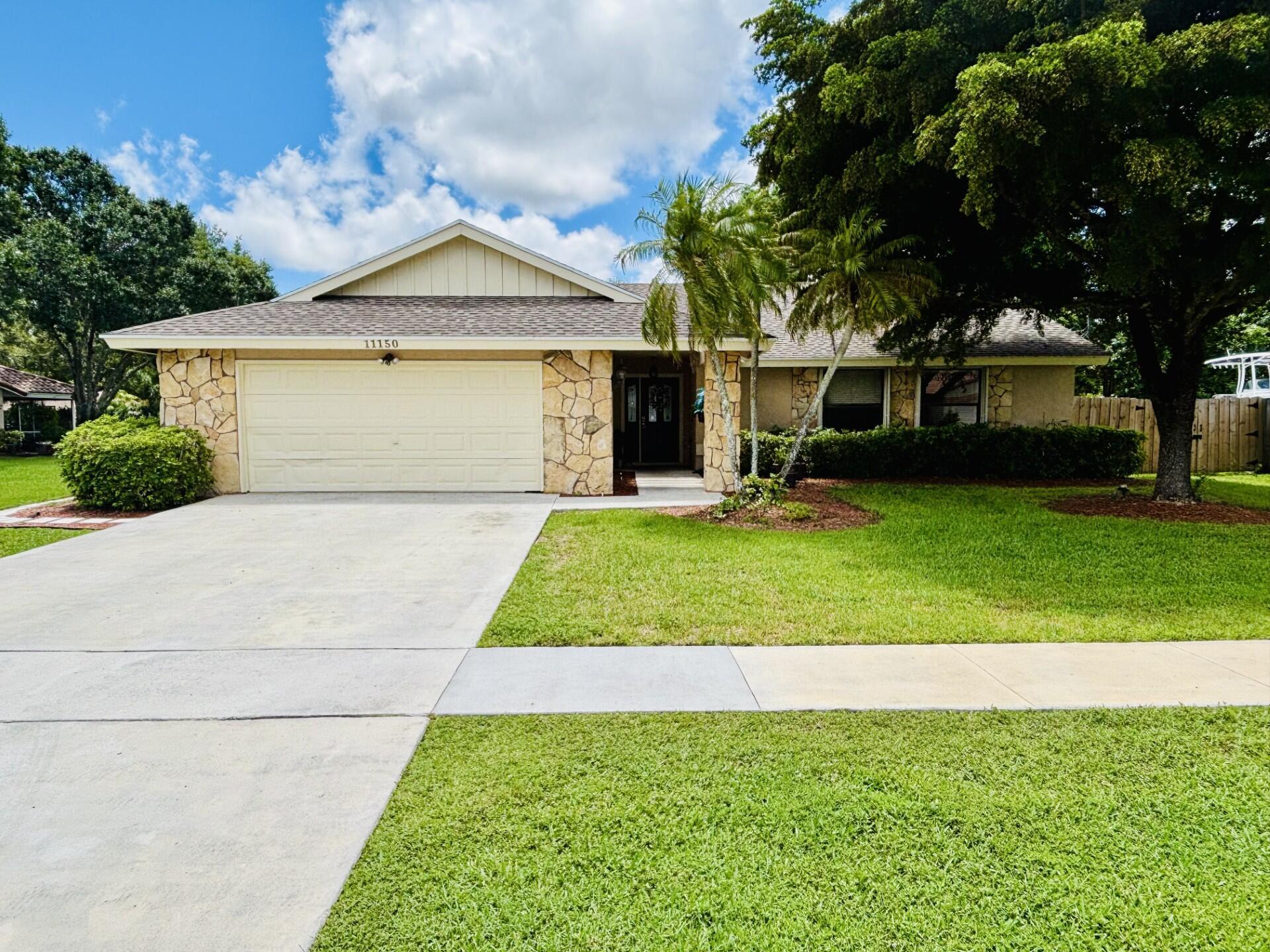 Light and bright, original owner home. Amazing location in walking distance to top rated school Elbridge Gale Elementary School, library, grocery stores, restaurants, Wellington Ampitheatre, mall, and hospital. Large lot with just over 0.3-acre, wide open back yard so you can watch the kids play from the kitchen or great room, and plenty of room for a pool! No HOA. Fence on side of house for boat or RV. Only 2 houses on your side of the street so you're not on top of your neighbors, yet you still have wonderful neighbors! This truly is a wonderful home and neighborhood.