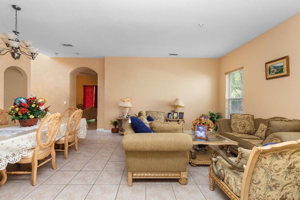 Photo of 1017 Grove Park Circle, Boynton Beach, FL 33436 (MLS # R11133518)