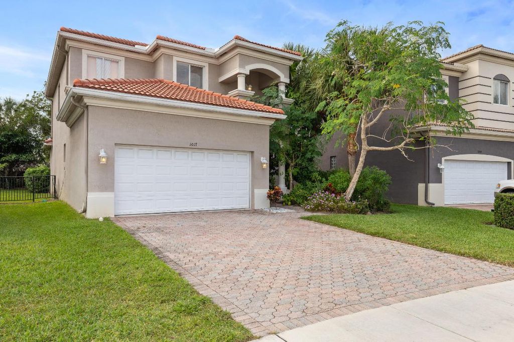 Photo of 1017 Grove Park Circle, Boynton Beach, FL 33436 (MLS # R11133518)