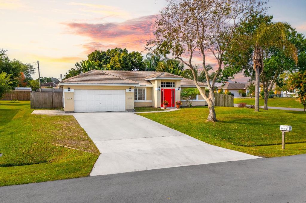 Photo of 1652 SW Bellevue Avenue, Port Saint Lucie, FL 34953 (MLS # R10978173)