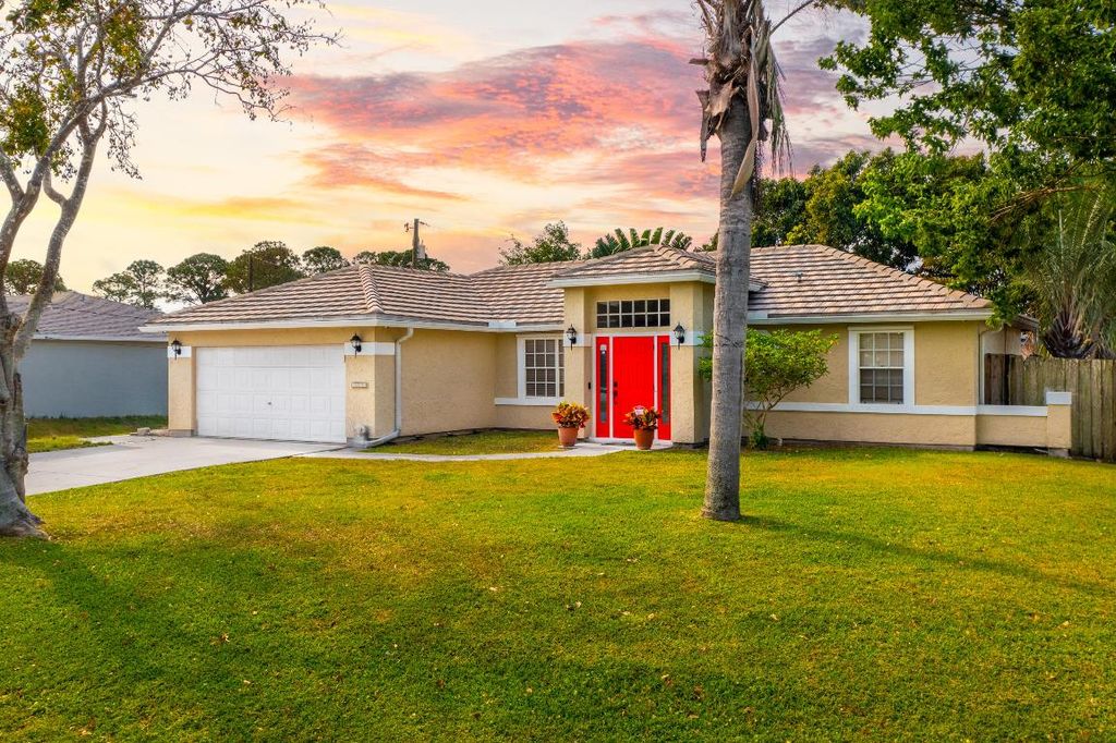 Photo of 1652 SW Bellevue Avenue, Port Saint Lucie, FL 34953 (MLS # R10978173)