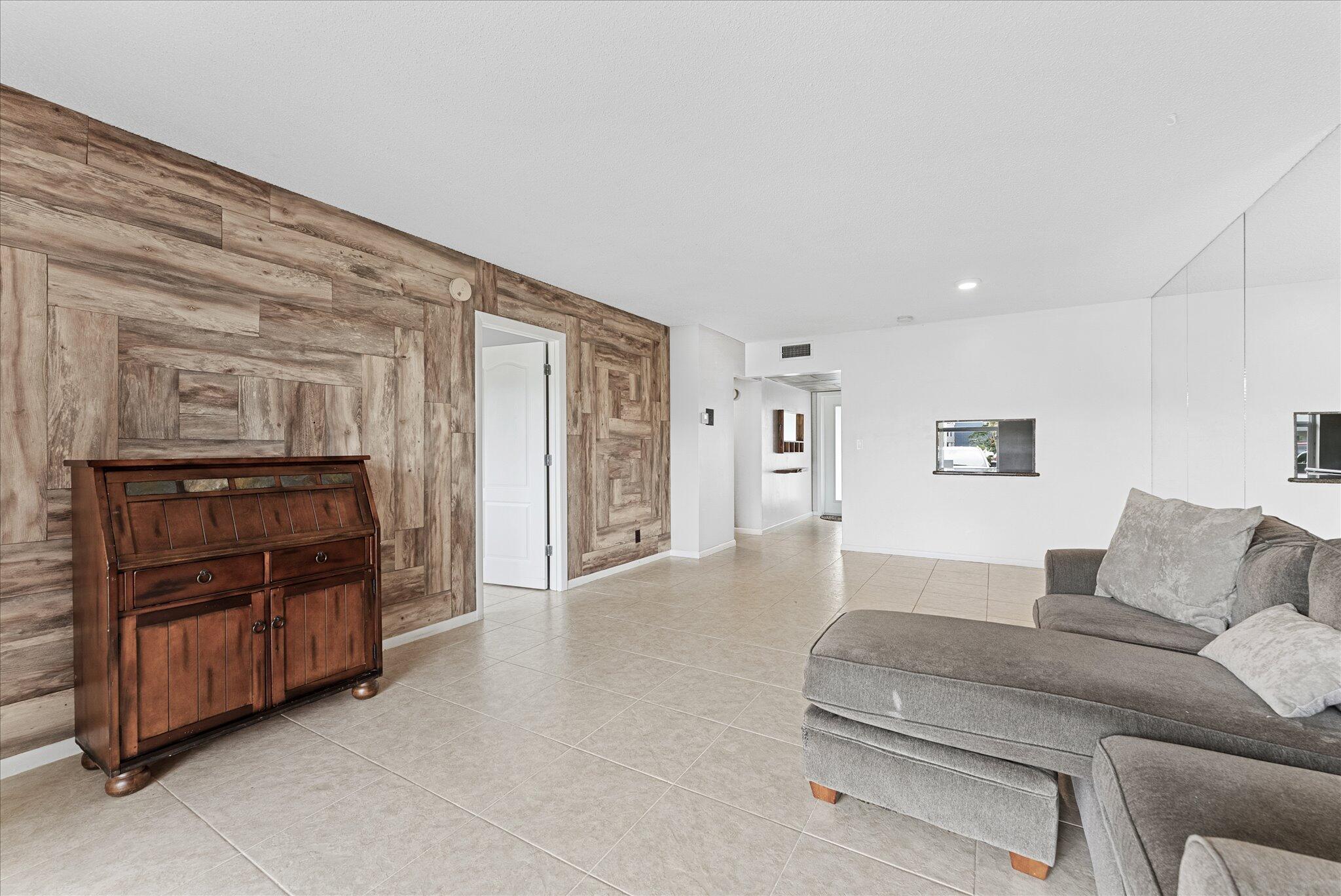 ORIOLE GOLF & TENNIS CLUB CONDO - Residential