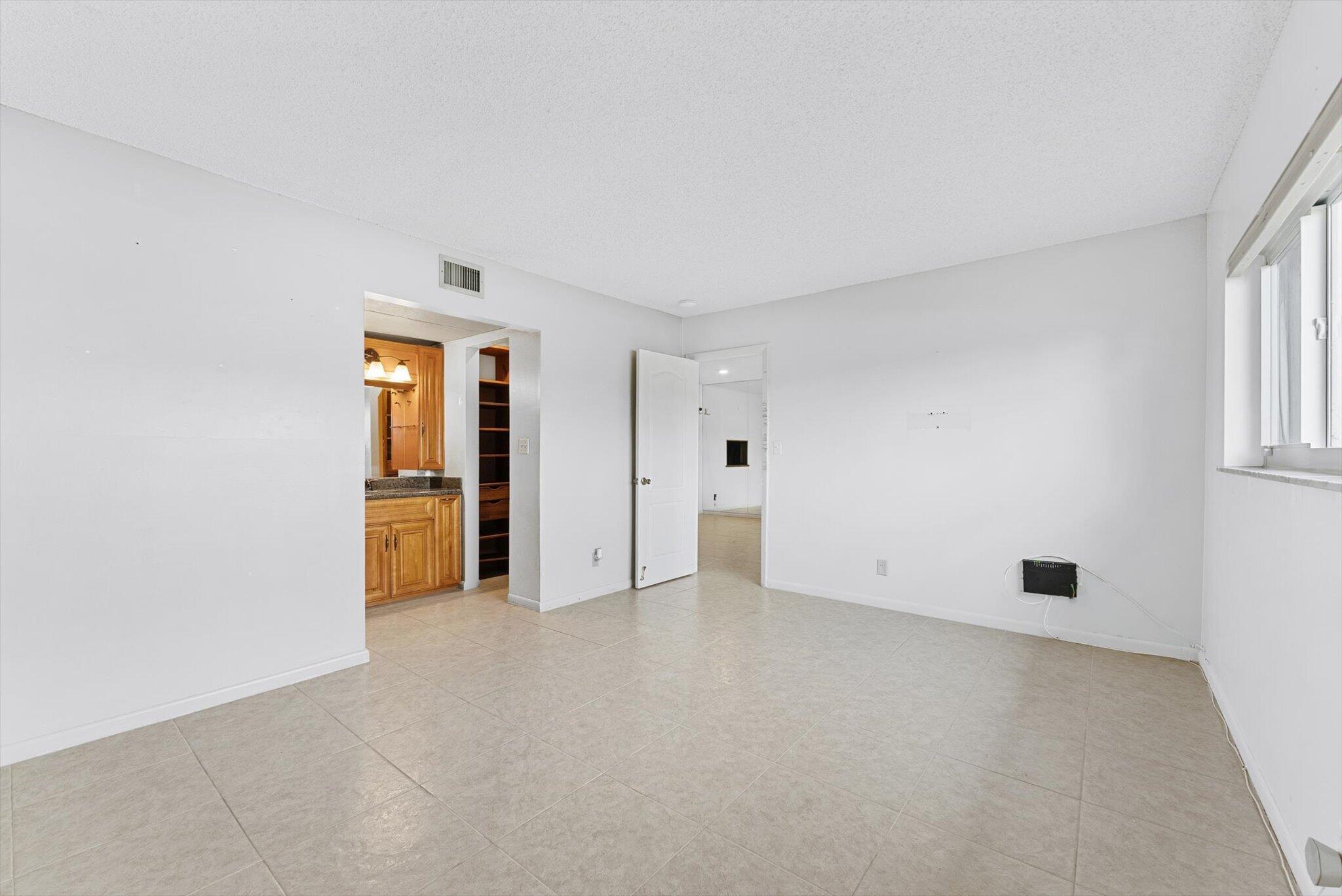 ORIOLE GOLF & TENNIS CLUB CONDO - Residential