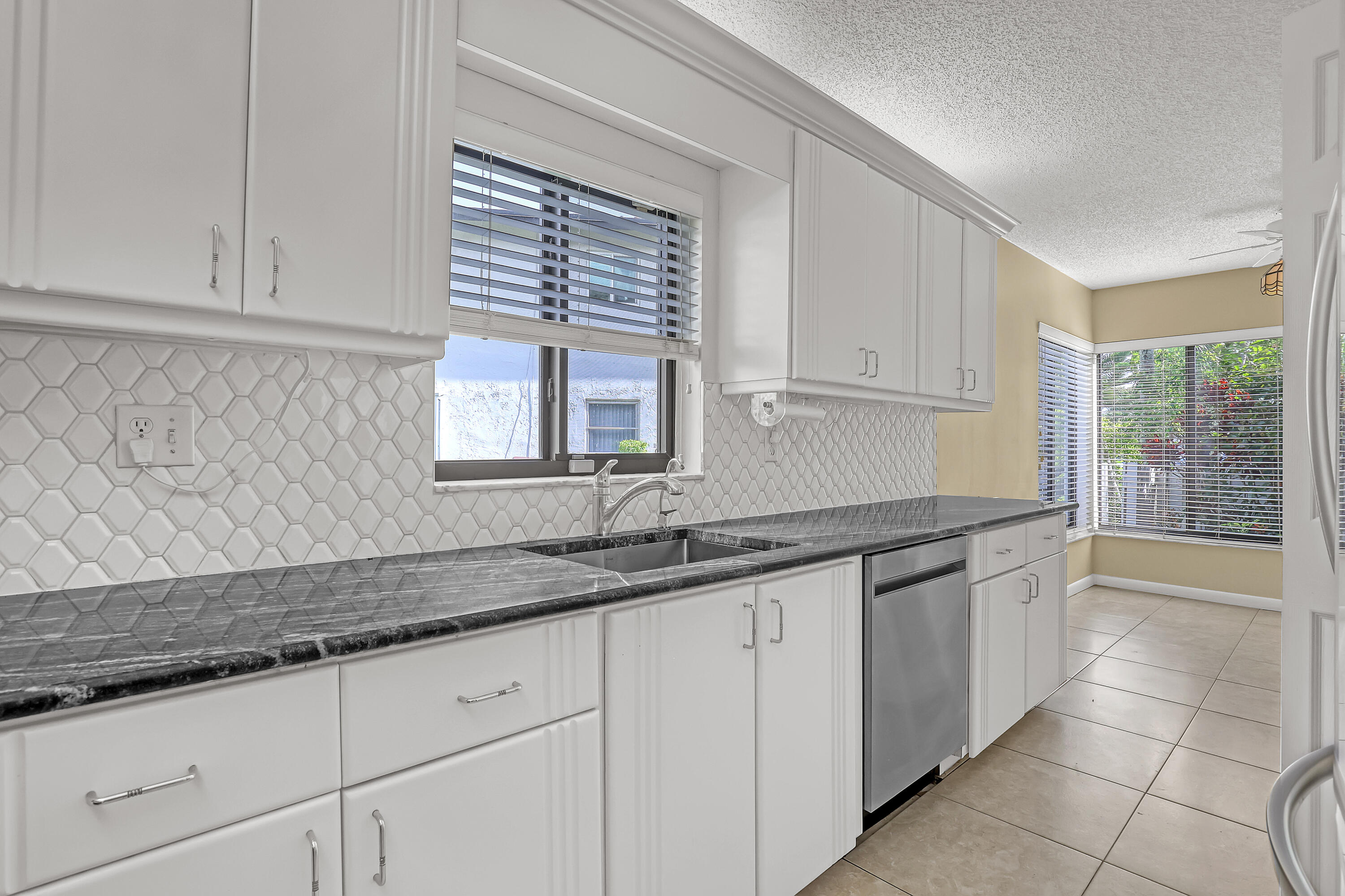 PALM GREENS AT VILLA DEL RAY CONDO - Residential