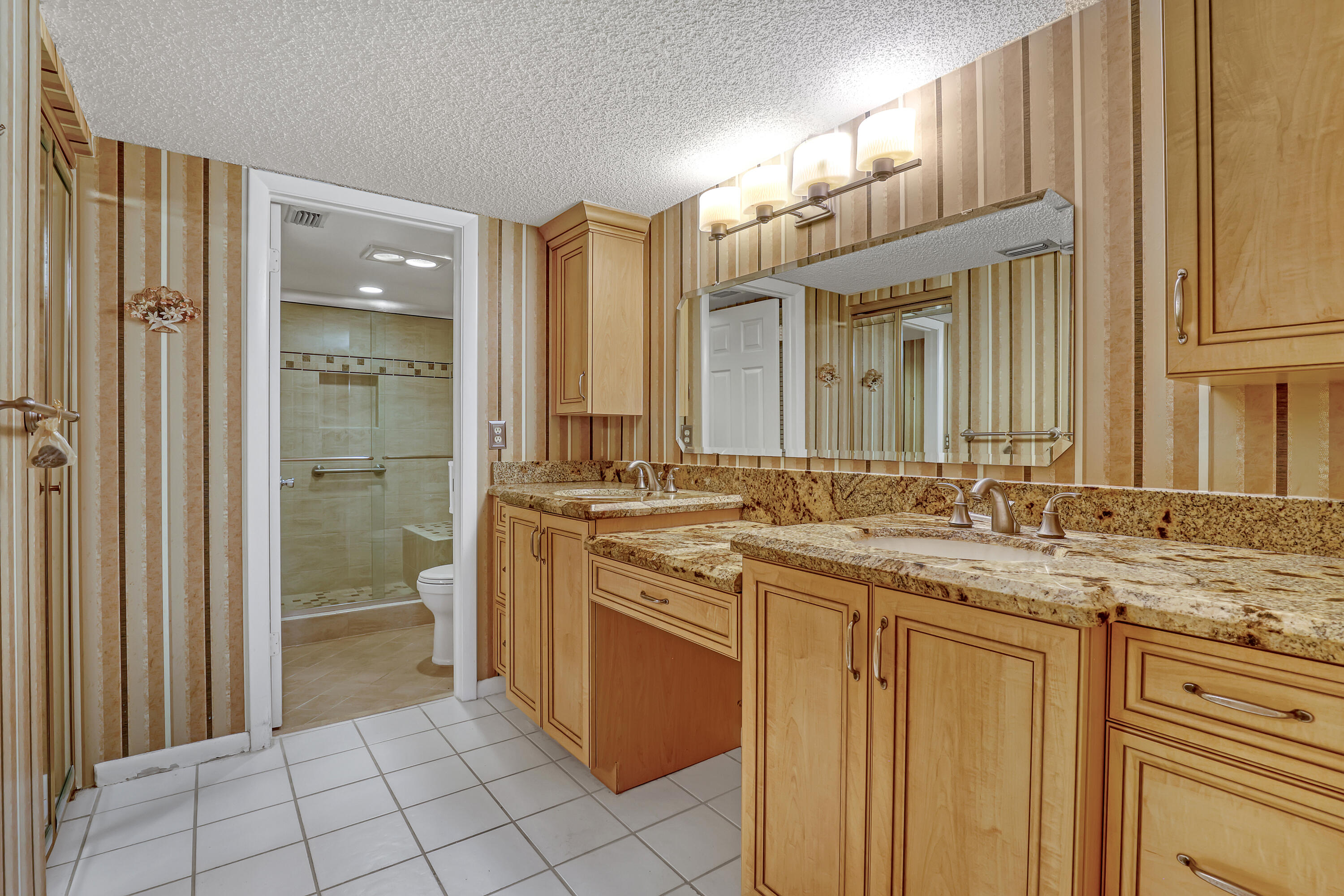 PALM GREENS AT VILLA DEL RAY CONDO - Residential