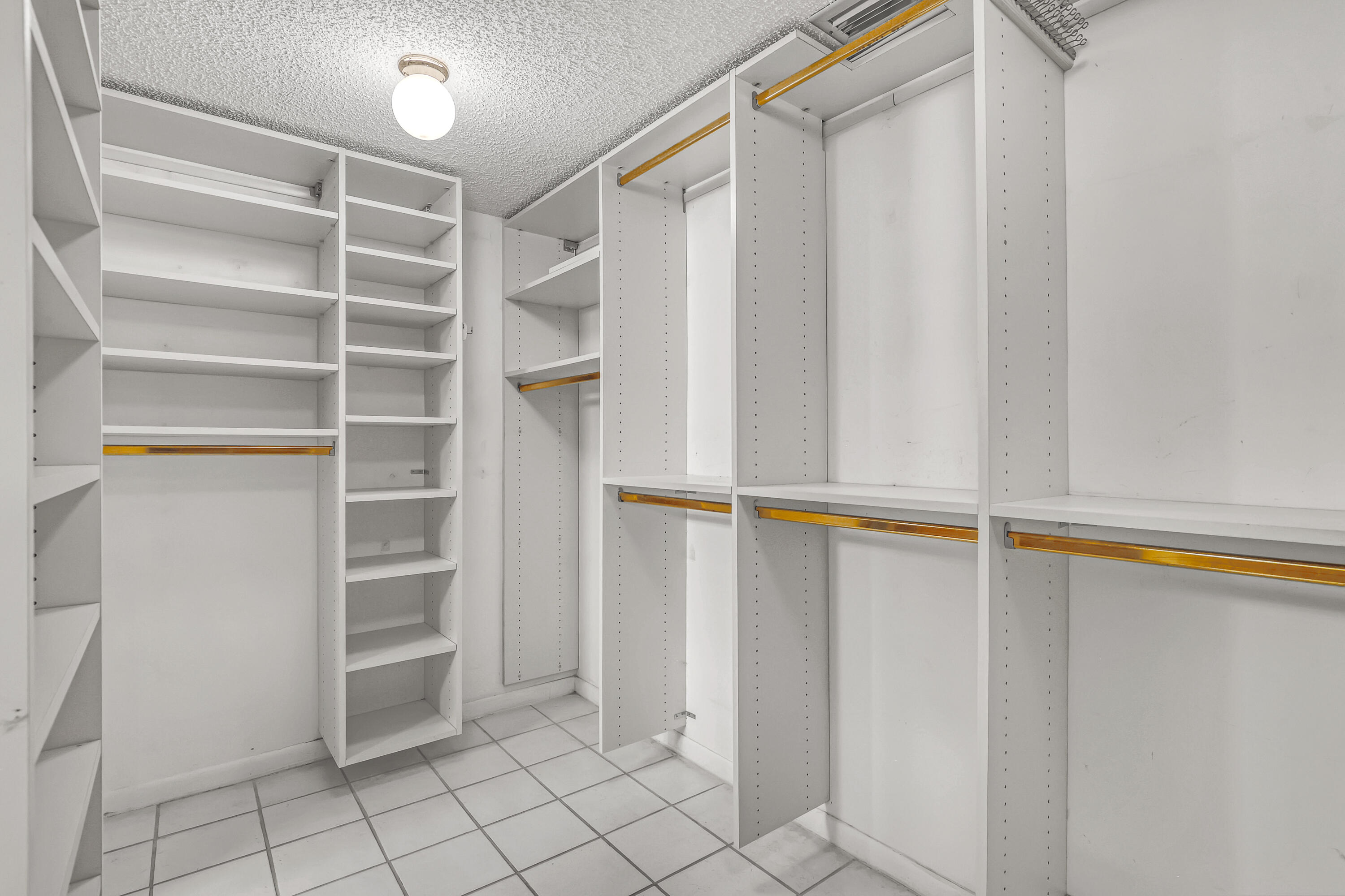 PALM GREENS AT VILLA DEL RAY CONDO - Residential