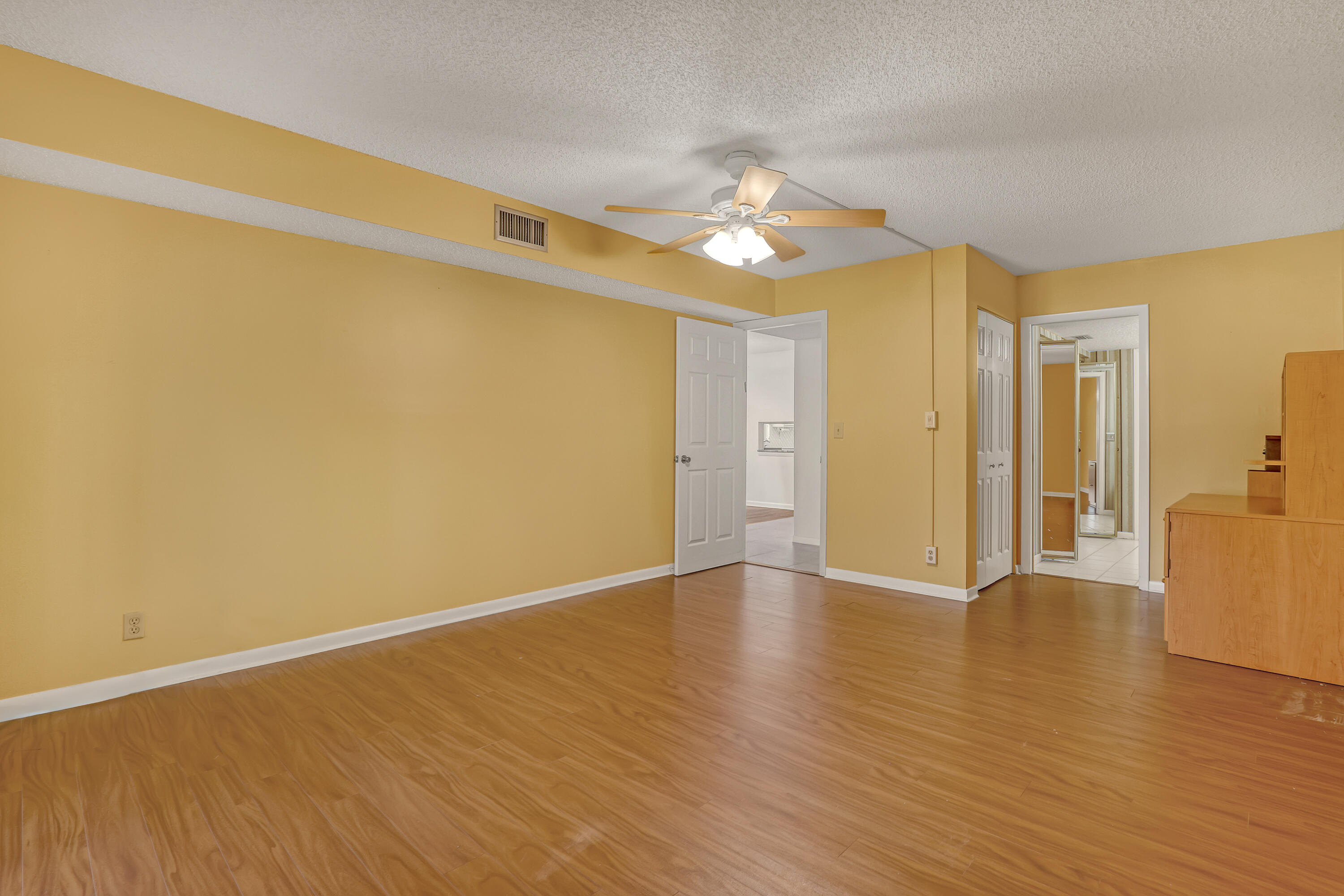 PALM GREENS AT VILLA DEL RAY CONDO - Residential