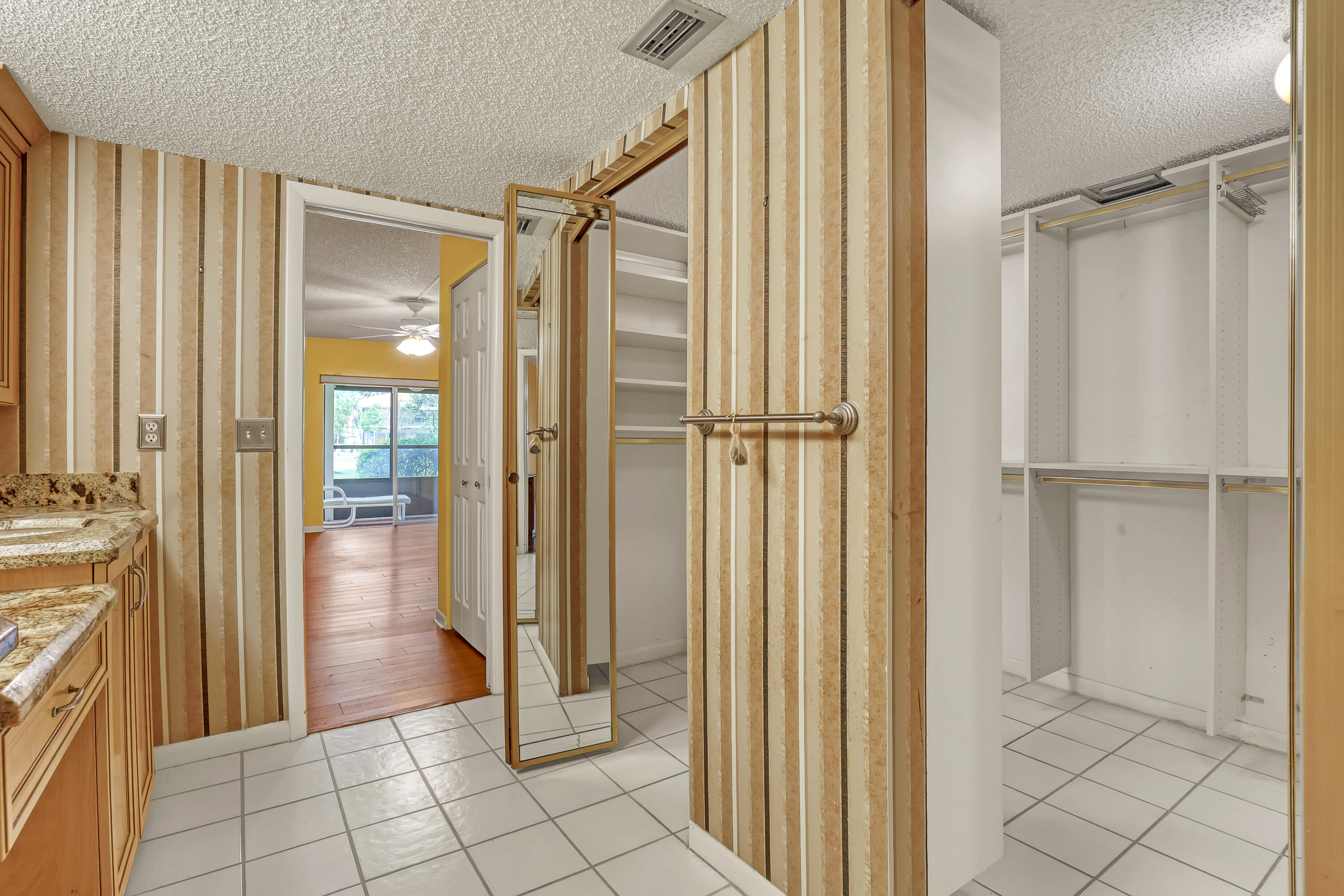 PALM GREENS AT VILLA DEL RAY CONDO - Residential