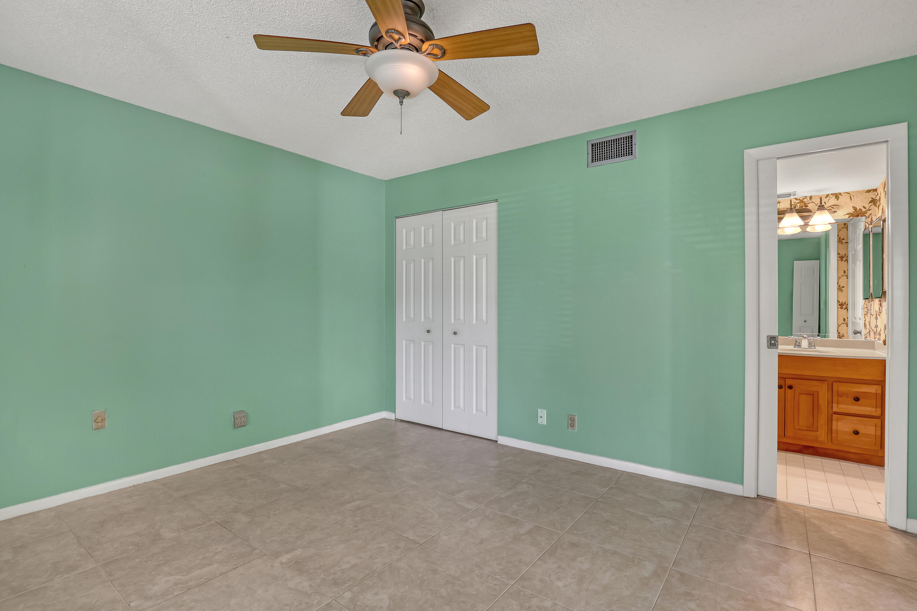 PALM GREENS AT VILLA DEL RAY CONDO - Residential