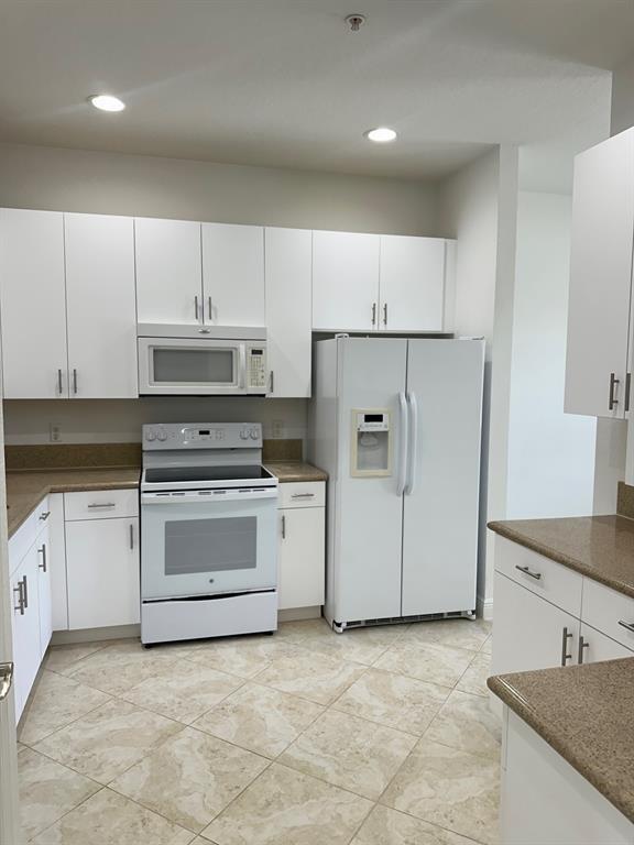 6847 LAKESIDE CIRCLE NORTH 111