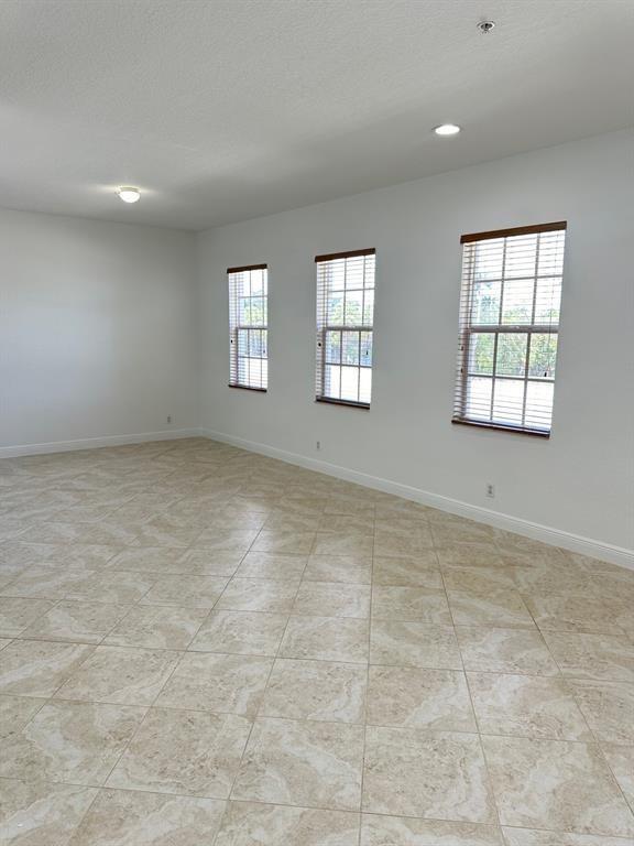6847 LAKESIDE CIRCLE NORTH 111