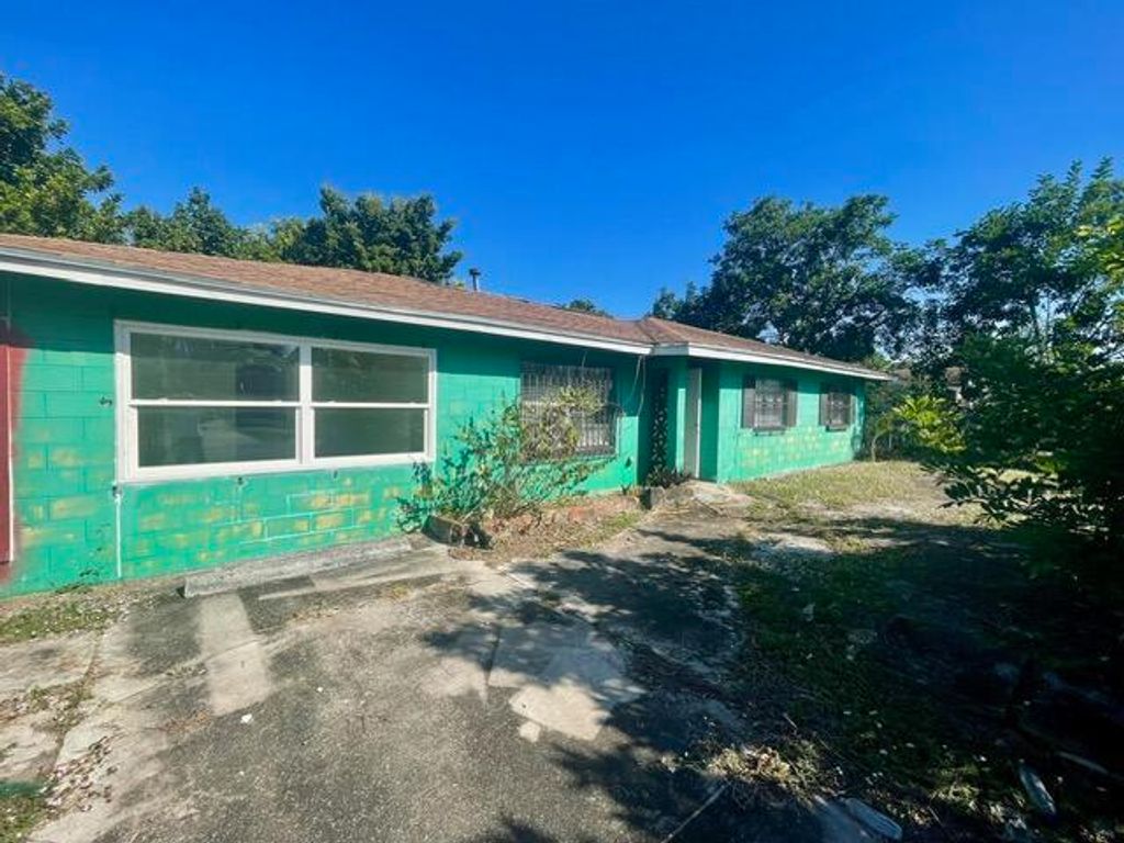 Photo of 3106 Tropic Boulevard, Fort Pierce, FL 34946 (MLS # B26009386)