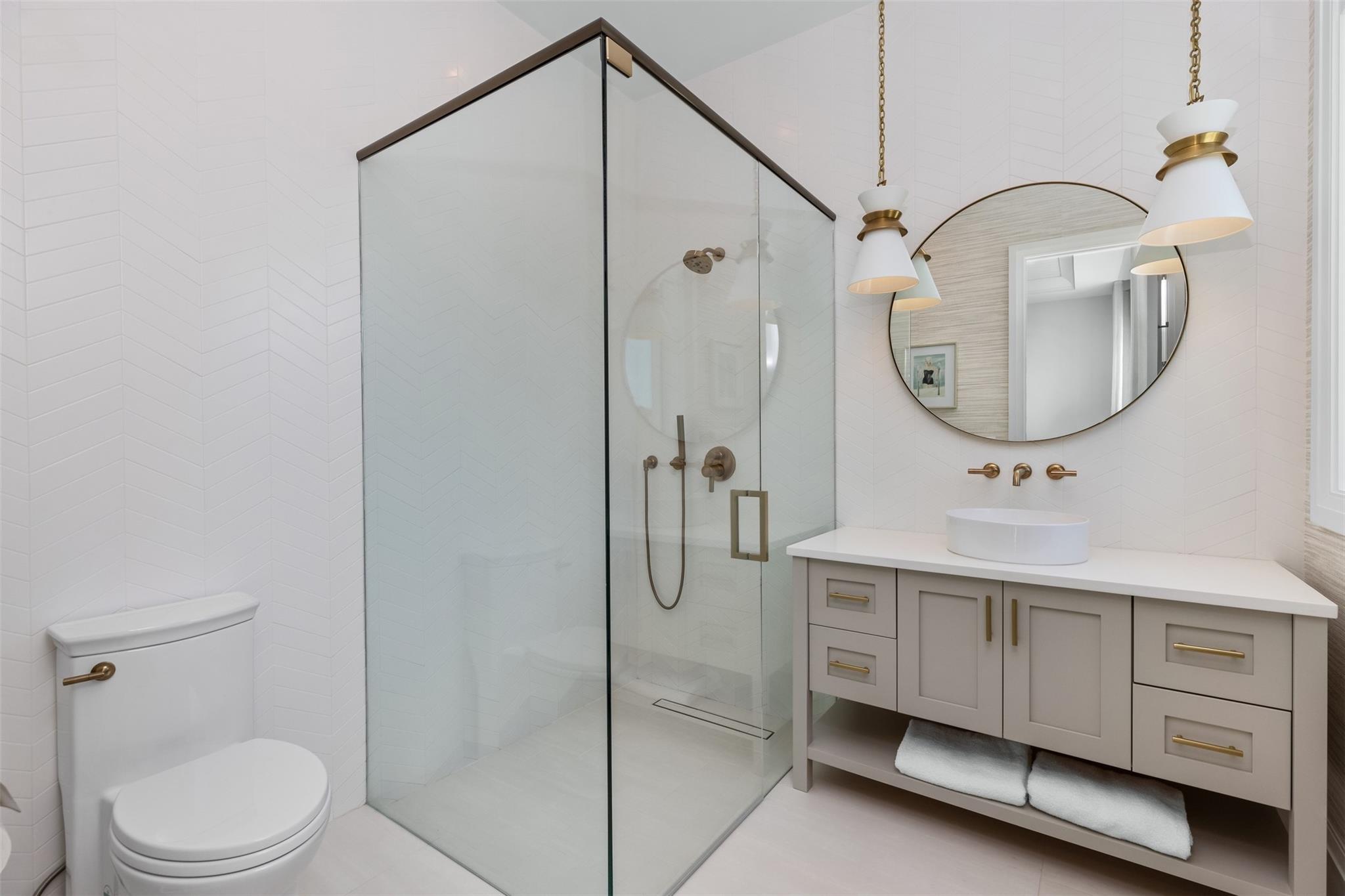 Del Lago Isle 42-2 B - Residential