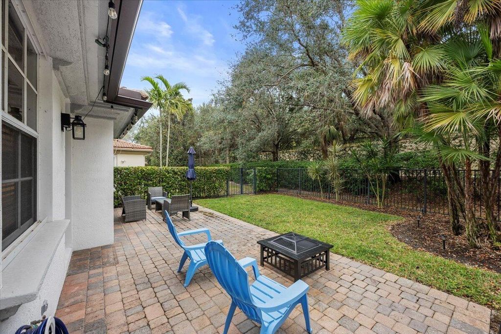 Photo of 627 Castle Drive, Palm Beach Gardens, FL 33410 (MLS # R11161913)