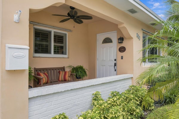 330 CORNELL DR, LAKE WORTH BEACH, FL 33460 - Image d0c41748424ef7a82bdad4873d033d2d/231201874