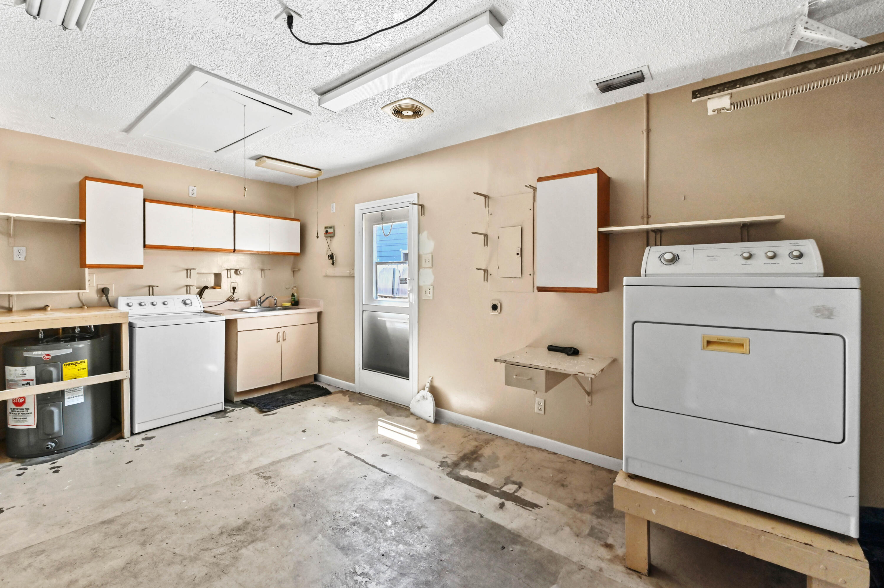 COUNTRYWOOD - Residential